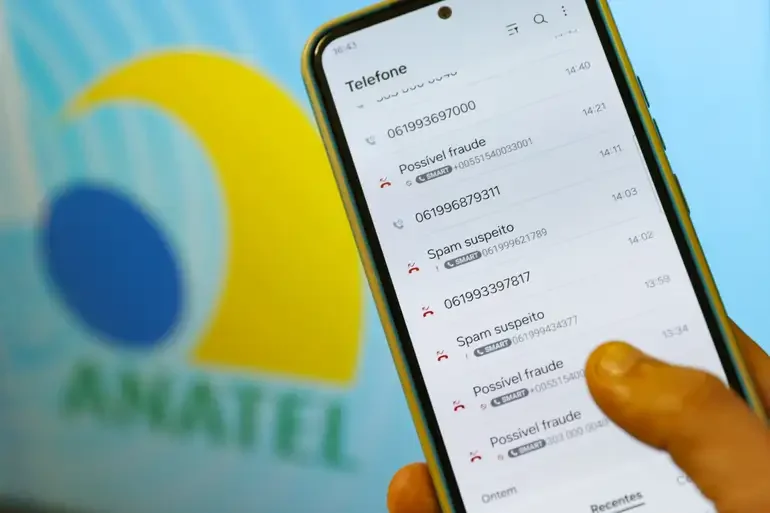 Câmara aprova projeto que libera disparo em massa de mensagens de candidatos